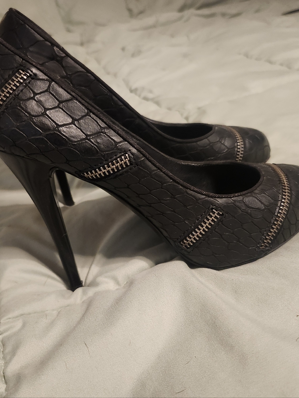 Giuseppe Zanotti Black Textured Heels - Picture 7 of 9